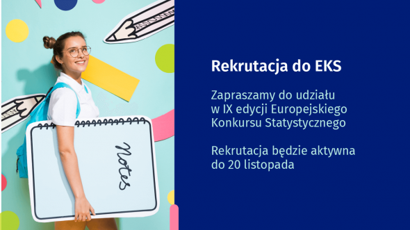 Po lewej strnie młoda kobieta trzyma w ręku wielki notes, po prawej zaproszenie do Rekrutacji 9 edycji Europejskiego Kon
